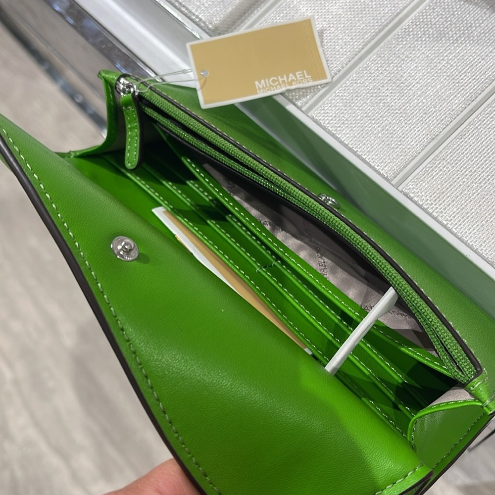 Michael Kors Hamilton Large Leather Flap Continental Wallet
Jungle Green 
NWT - Picture 11 of 16